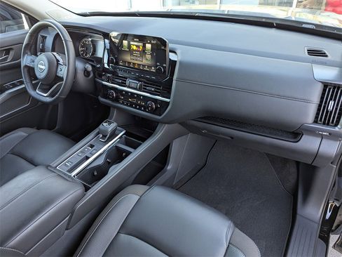 Used 2024 Nissan Pathfinder SL w/ SL Premium Package image 19