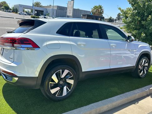 Certified 2024 Volkswagen Atlas Cross Sport SE AWD/4WD image 3