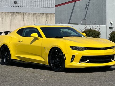 Used 2017 Chevrolet Camaro LT RWD image 5