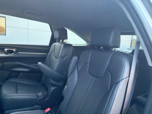 Used 2023 Kia Sorento EX AWD/4WD image 9