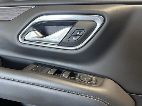 Used 2023 Chevrolet Suburban Z71 w/ Luxury Package image 14