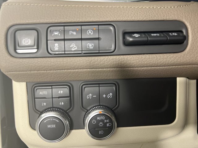 Used 2023 GMC Yukon Denali AWD/4WD image 18