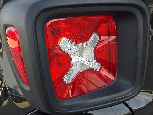 Used 2023 Jeep Renegade Altitude w/ Sun/Sound Group image 23