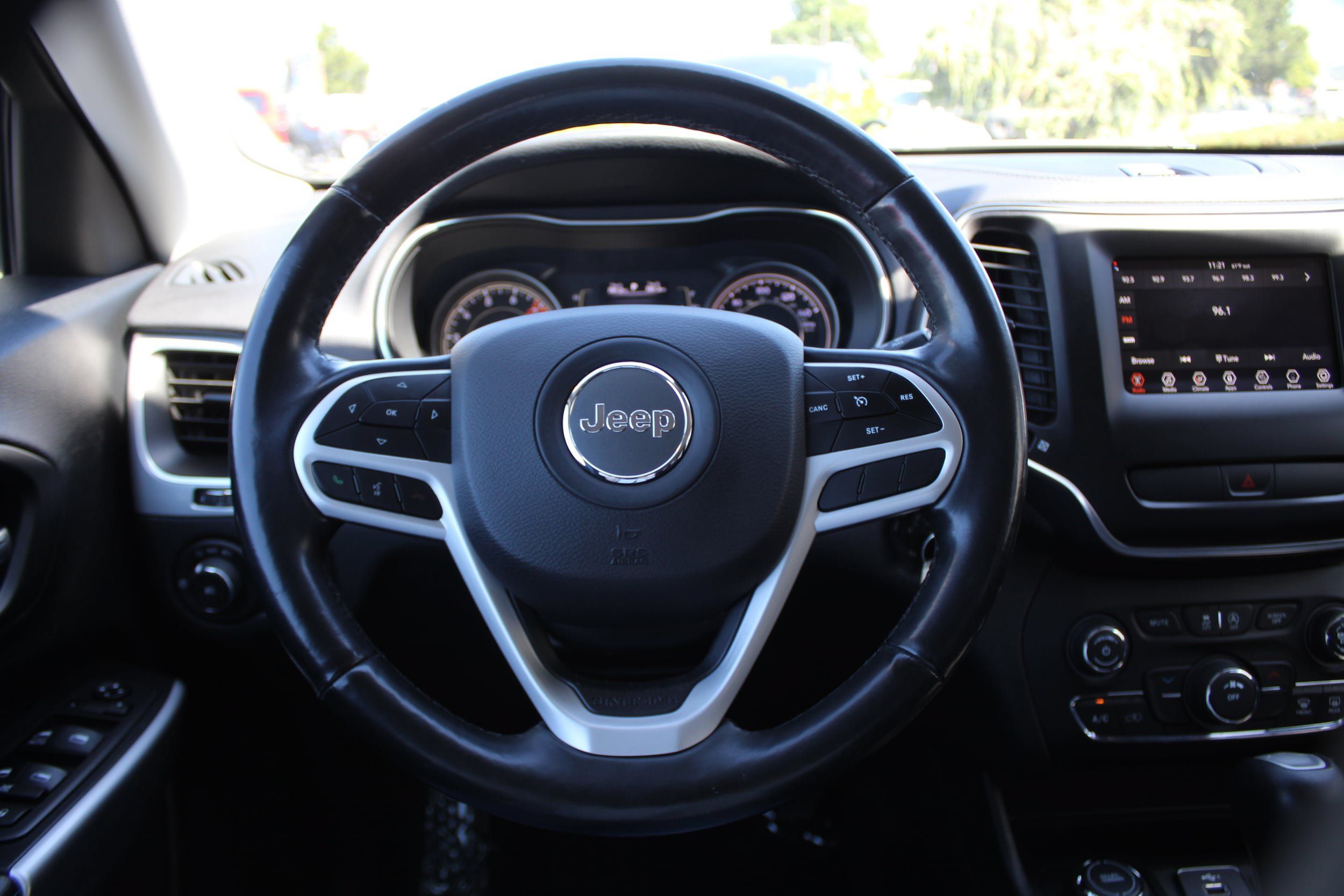 Used 2019 Jeep Cherokee Sport AWD/4WD image 31
