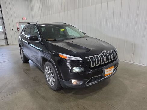 Used 2018 Jeep Cherokee Limited AWD/4WD image 2