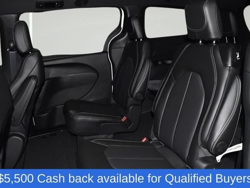 New 2026 Chrysler Pacifica Select AWD/4WD image 31