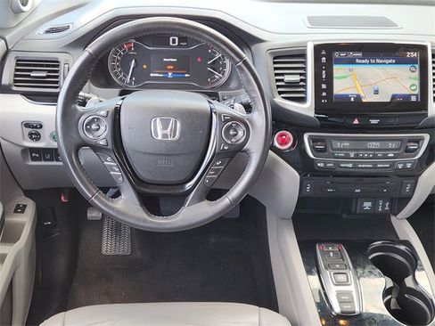 Certified 2018 Honda Pilot Touring image 16