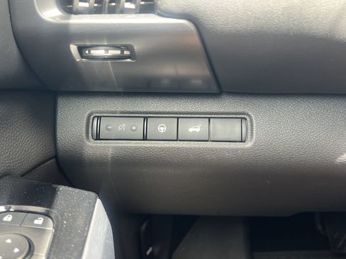 Used 2023 Nissan Pathfinder SL AWD/4WD image 11