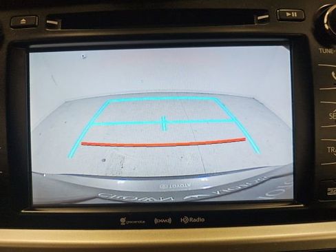 Used 2018 Toyota Highlander SE image 25