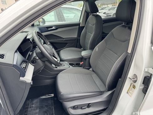 Certified 2022 Volkswagen Taos SE image 16
