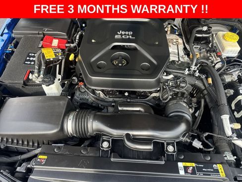 Used 2022 Jeep Wrangler Unlimited Rubicon w/ Cold Weather Group AWD/4WD image 11