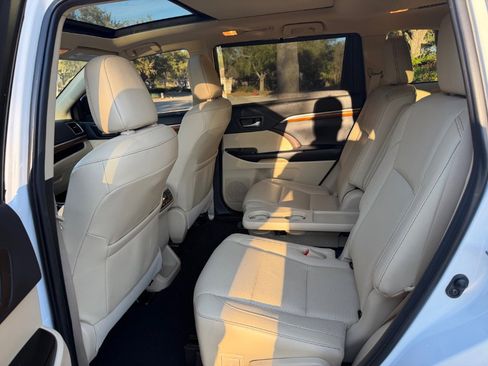 Used 2019 Toyota Highlander Limited Platinum image 14