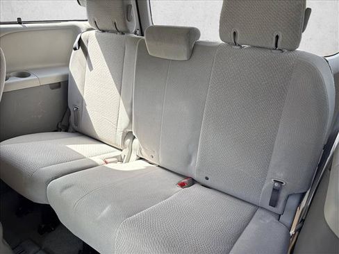 Used 2013 Toyota Sienna LE w/ Towing Pkg FWD image 25