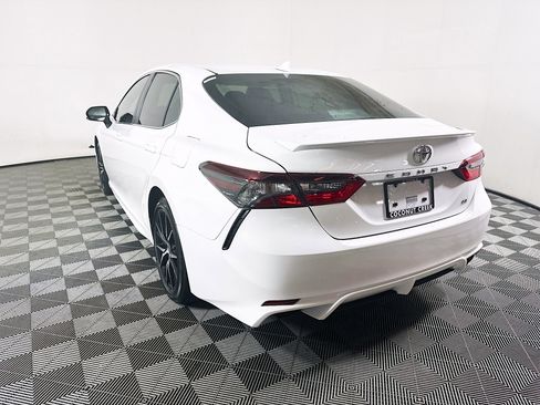 Used 2024 Toyota Camry SE w/ Cold Weather Package FWD image 5