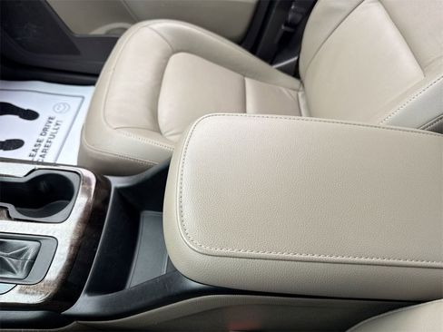 Used 2015 GMC Canyon SLT image 21