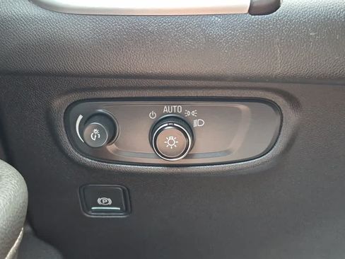Used 2022 GMC Terrain SLE w/ Driver Convenience Package FWD image 20