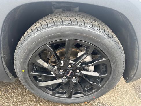 Used 2023 GMC Terrain SLE w/ Driver Convenience Package image 11