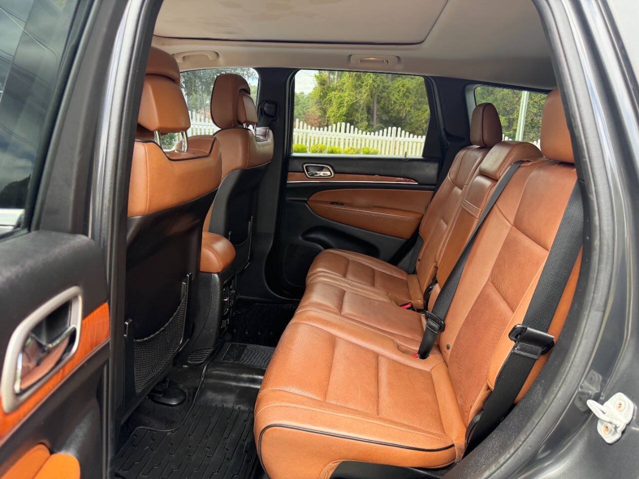 Used 2011 Jeep Grand Cherokee Overland AWD/4WD image 12