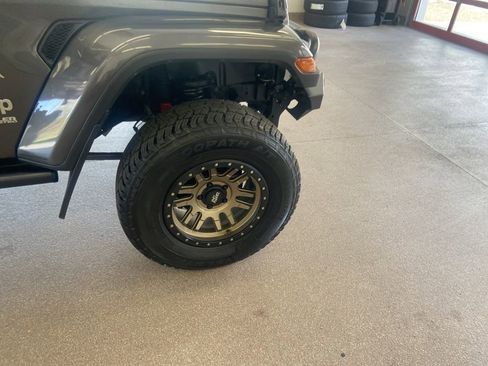 Used 2018 Jeep Wrangler Unlimited Sahara AWD/4WD image 23