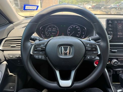 Used 2018 Honda Accord Touring image 12