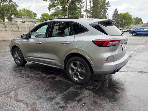 Used 2023 Ford Escape ST-Line w/ Tech Pack #1 AWD/4WD image 4