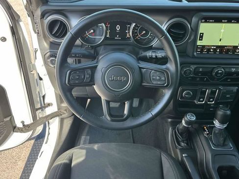 Used 2022 Jeep Wrangler Sport AWD/4WD image 16
