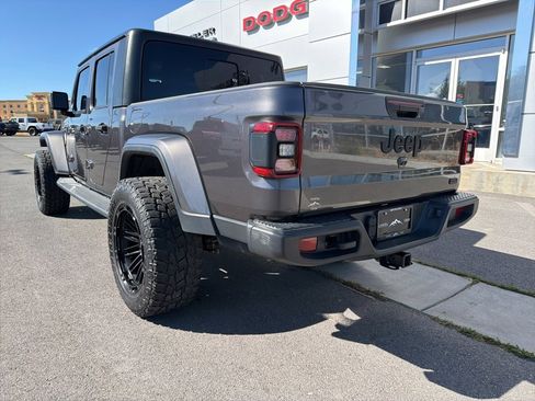 Used 2020 Jeep Gladiator Overland image 4
