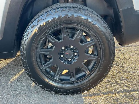 Used 2016 Jeep Renegade Trailhawk image 10