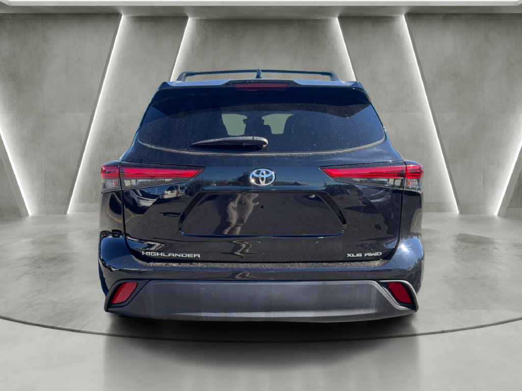 Used 2022 Toyota Highlander XLE AWD/4WD image 6