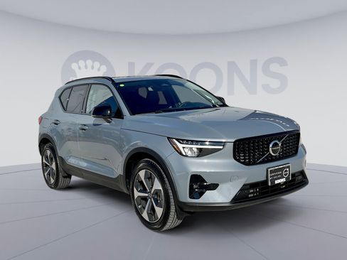 Certified 2023 Volvo XC40 B5 Plus w/ Protection Package Premier image 10