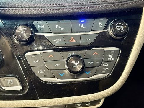 Used 2017 Chrysler Pacifica Limited w/ Advanced Safetytec Group image 17