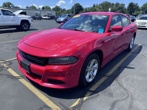 Used 2022 Dodge Charger SXT RWD image 3