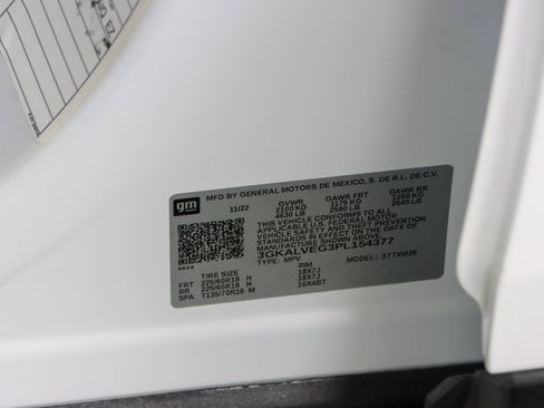 Used 2023 GMC Terrain SLT AWD/4WD image 32