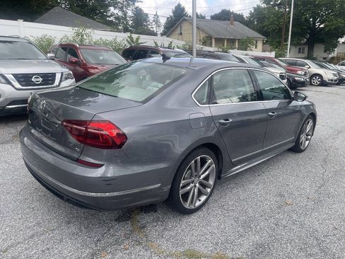 Used 2017 Volkswagen Passat 1.8T R-Line FWD image 4