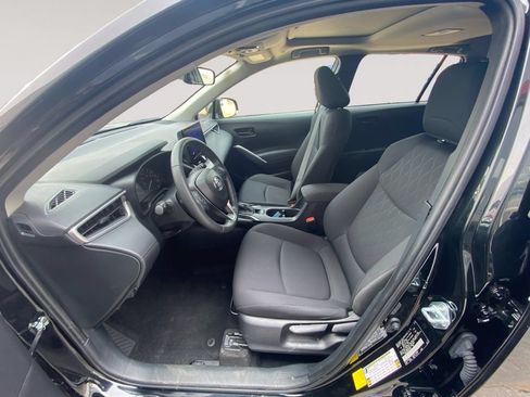 Used 2024 Toyota Corolla Cross LE w/ Moonroof Package AWD/4WD image 9