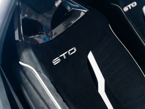 Used 2021 Lamborghini Huracan STO image 95