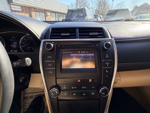 Used 2017 Toyota Camry LE image 20