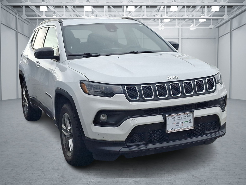 Used 2024 Jeep Compass Latitude AWD/4WD image 3