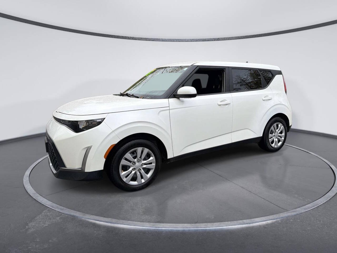 Used 2023 Kia Soul LX FWD image 1