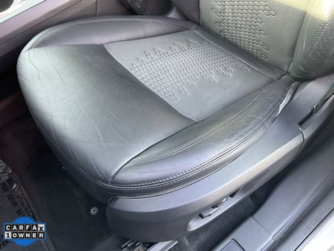 Used 2019 Land Rover Discovery Sport SE image 16