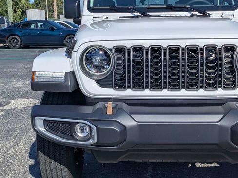 New 2026 Jeep Gladiator Sport AWD/4WD image 10