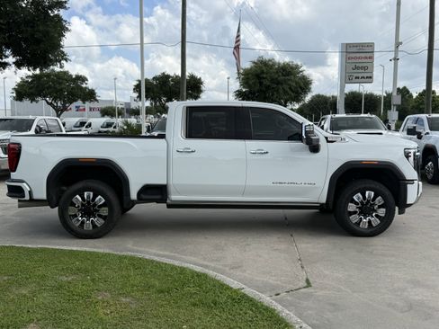 Used 2024 GMC Sierra 2500 Denali w/ Denali Reserve Package AWD/4WD image 3
