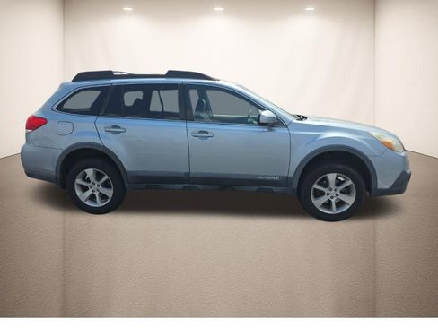 Used 2013 Subaru Outback 2.5i Limited w/ Moonroof Pkg image 3