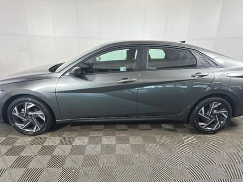 Used 2025 Hyundai Elantra SEL FWD image 6