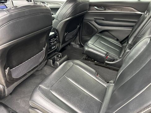 Used 2023 Jeep Grand Cherokee L Limited image 11