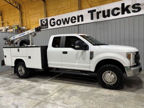 Used 2018 Ford F350 XL w/ Power Equipment Group AWD/4WD image 3