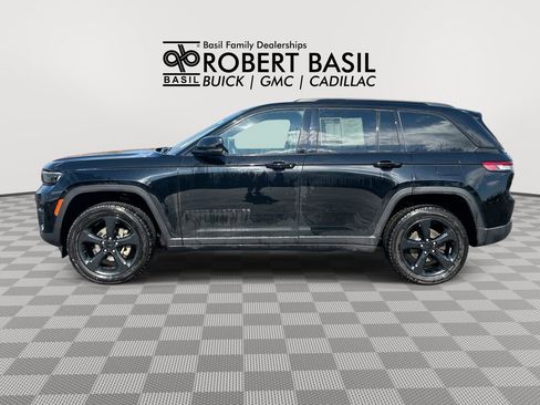 Used 2023 Jeep Grand Cherokee Altitude AWD/4WD image 5