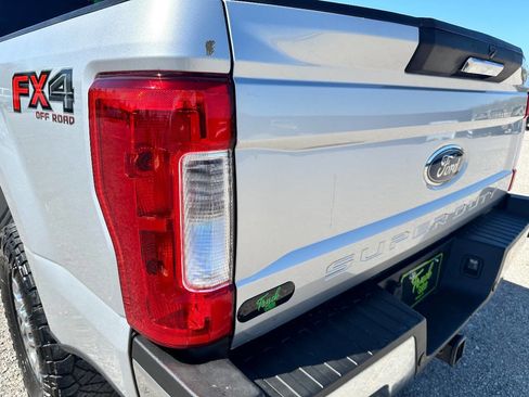 Used 2018 Ford F250 XLT w/ XLT Premium Package image 6