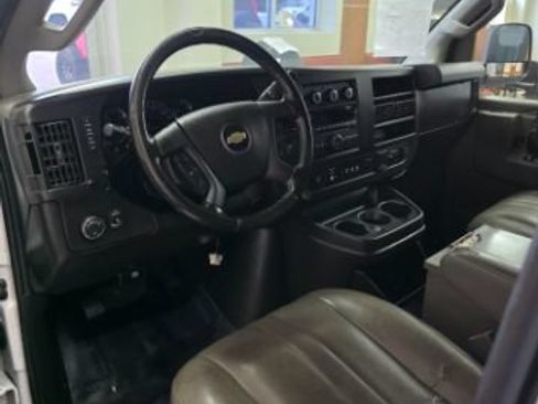 Used 2020 Chevrolet Express 3500 Extended w/ Driver Convenience Package RWD image 6