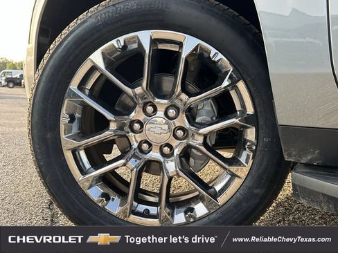 New 2026 Chevrolet Suburban Premier AWD/4WD image 9